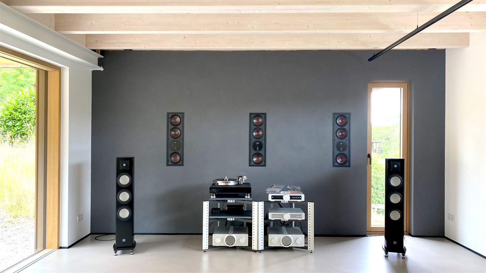 Wohnraum Multimediawand